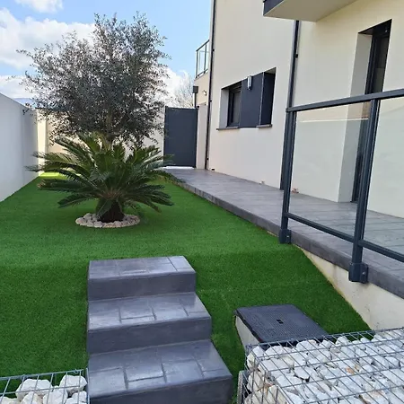10 People With Private Pool In A Quiet Area *